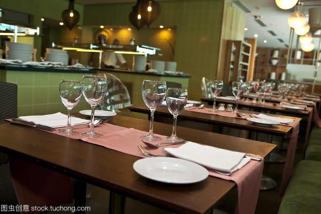 餐飲服務(wù)的多重價(jià)值 從基礎(chǔ)需求到體驗(yàn)經(jīng)濟(jì)